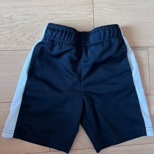 Joe fresh boy sport short. Size 3 T